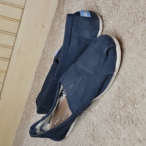 Shoes - Picture 2 of 4